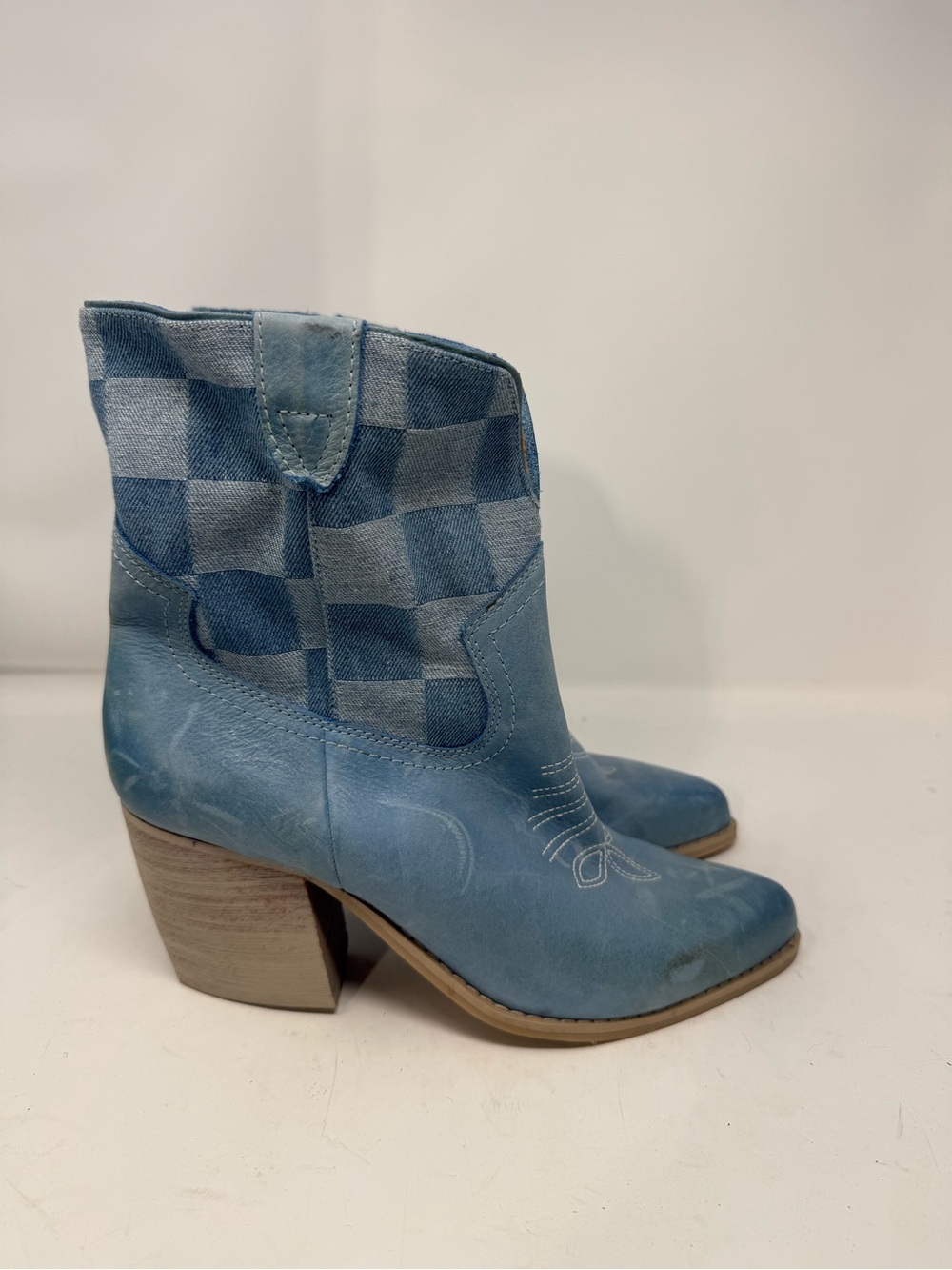NWT Gianni Bini Western Boots Grey / Denim Squares Wooden Heel Size 9.5 (PTCBGY)